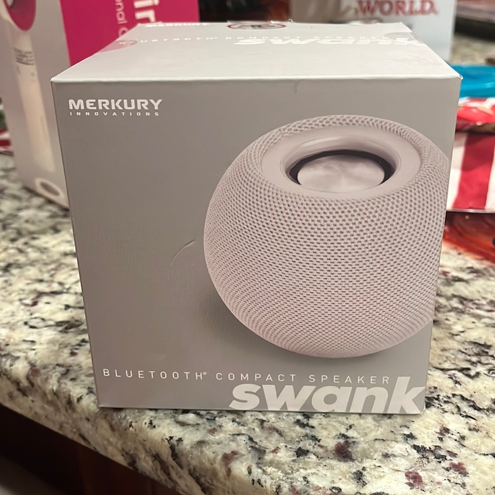 Merkury compact speaker